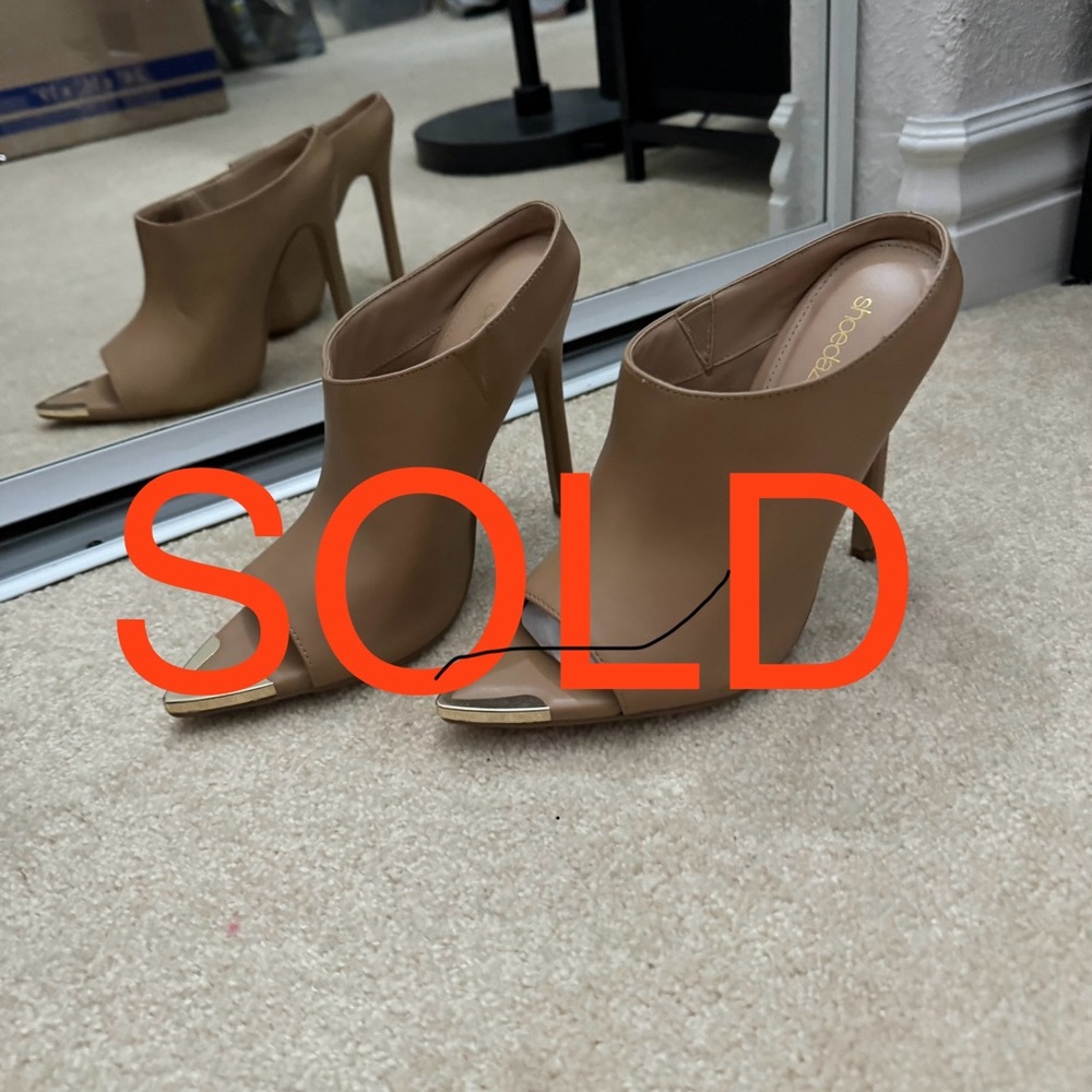 Peep toe stiletto